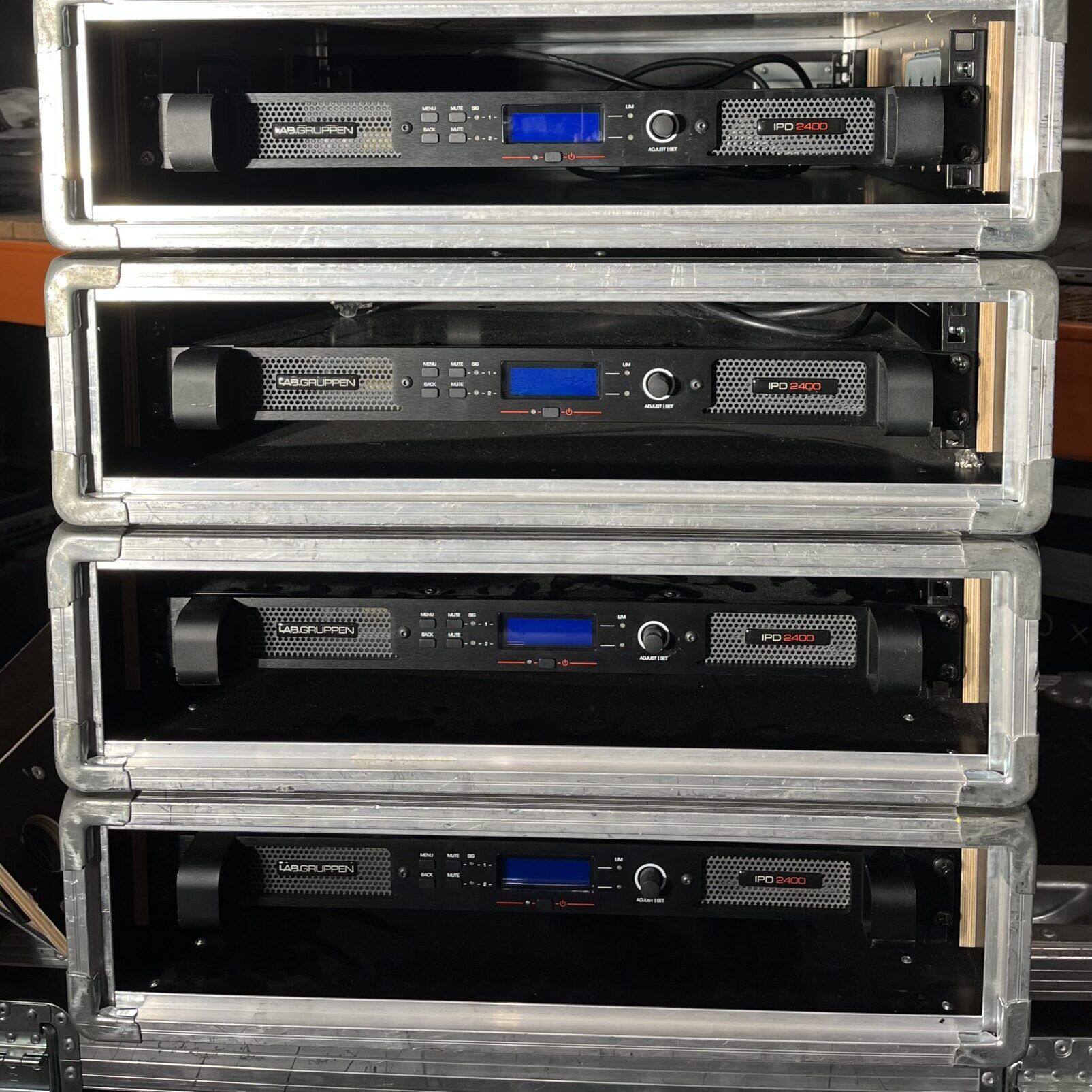 Lab Gruppen IPD 2400