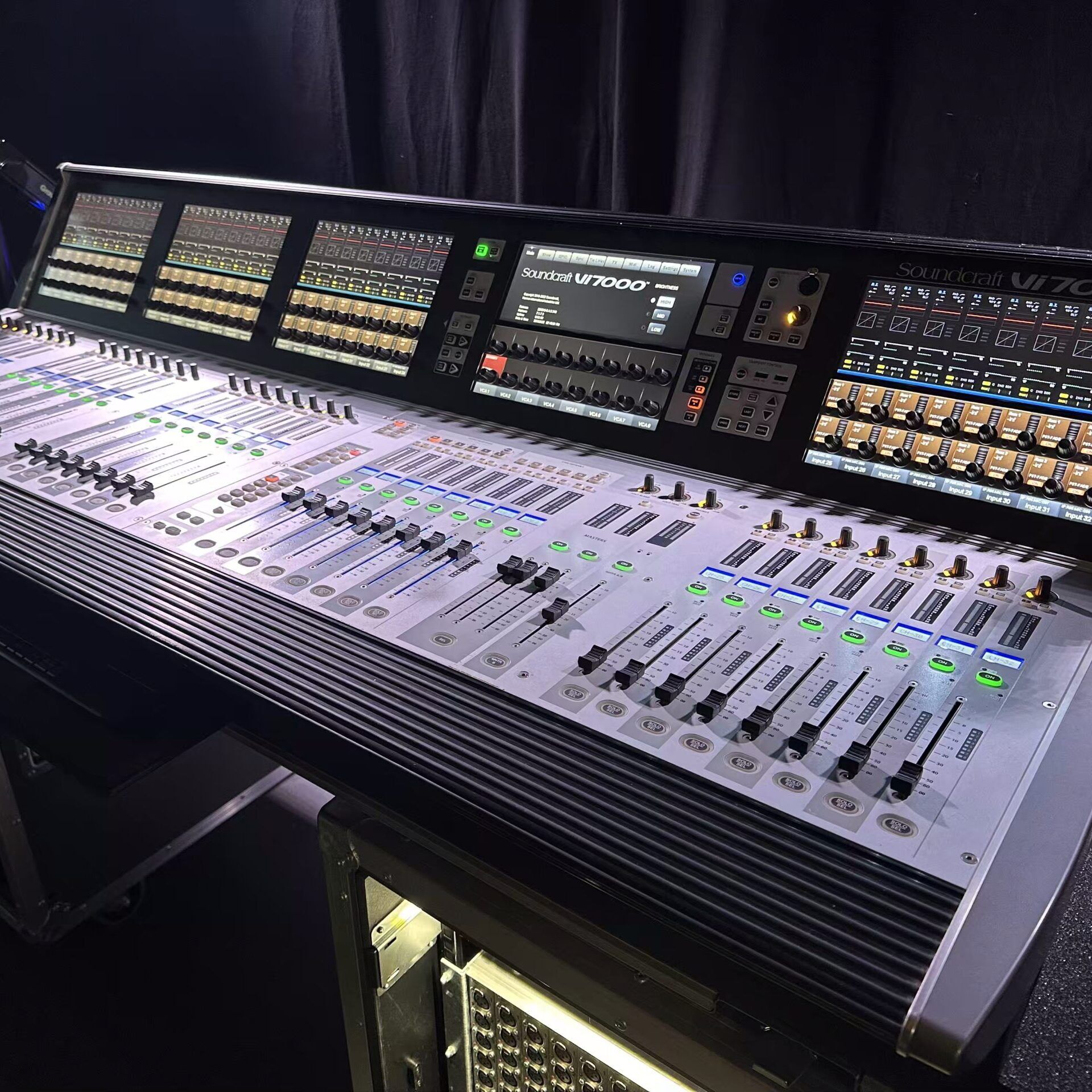 Soundcraft Vi7000
