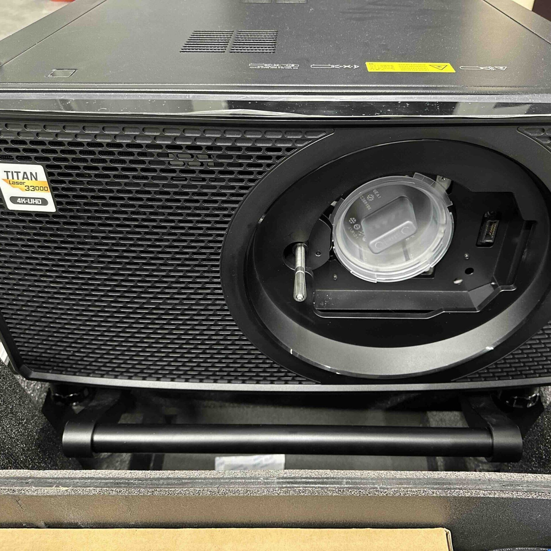 Digital Projection TITAN 33000