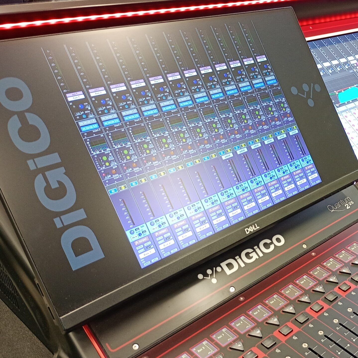DiGiCo Quantum 225 DiGiCo Quantum 225
